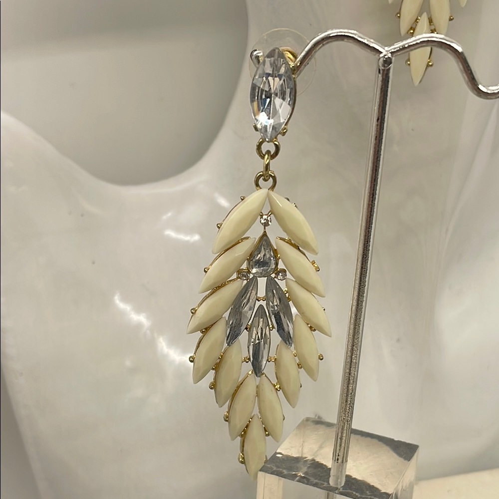 Cream and Silver Feather Earrings with Intricate Design AND Lightweight ❤️ - Picture 4 of 9